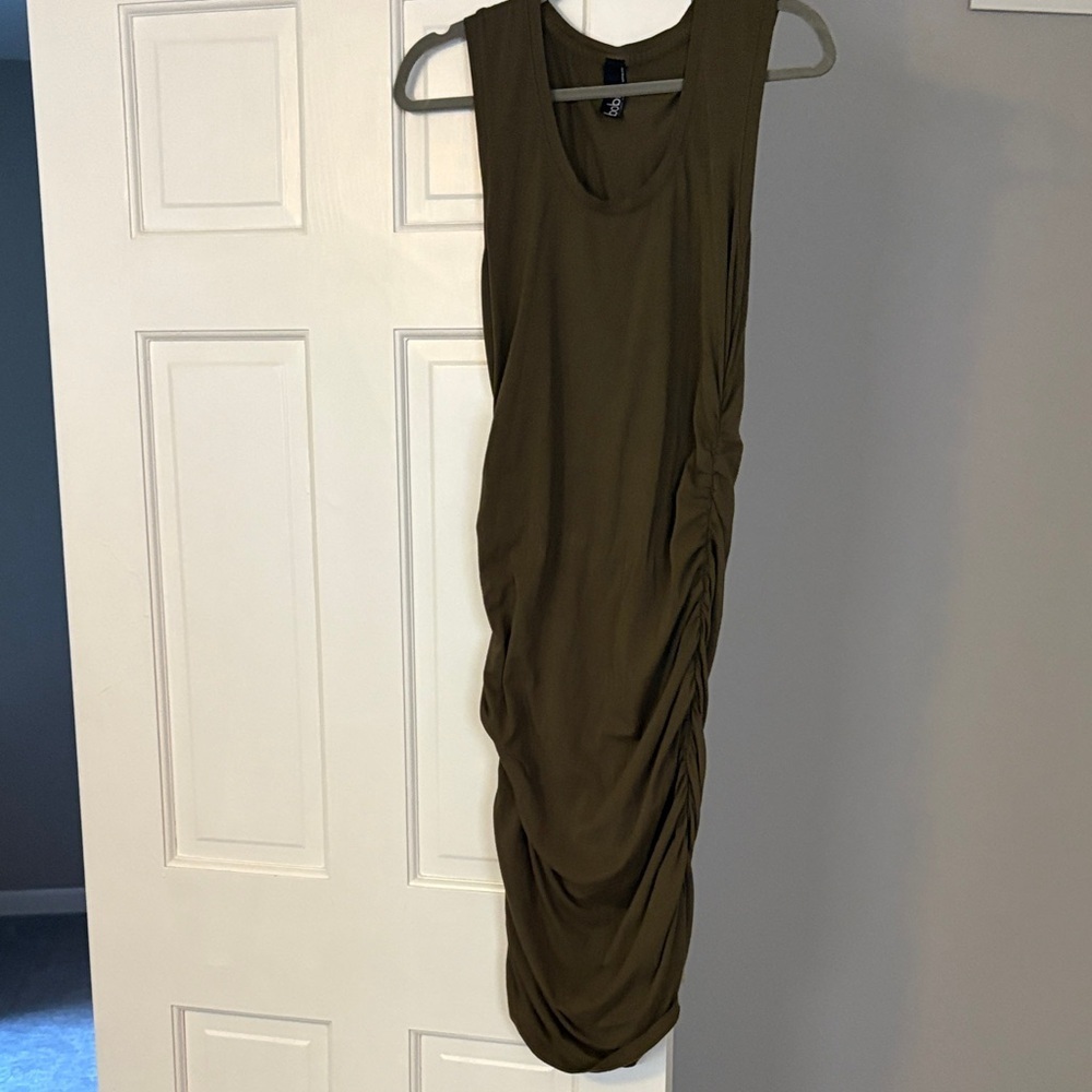 Chic Olive Sleeveless Midi Dress nwot